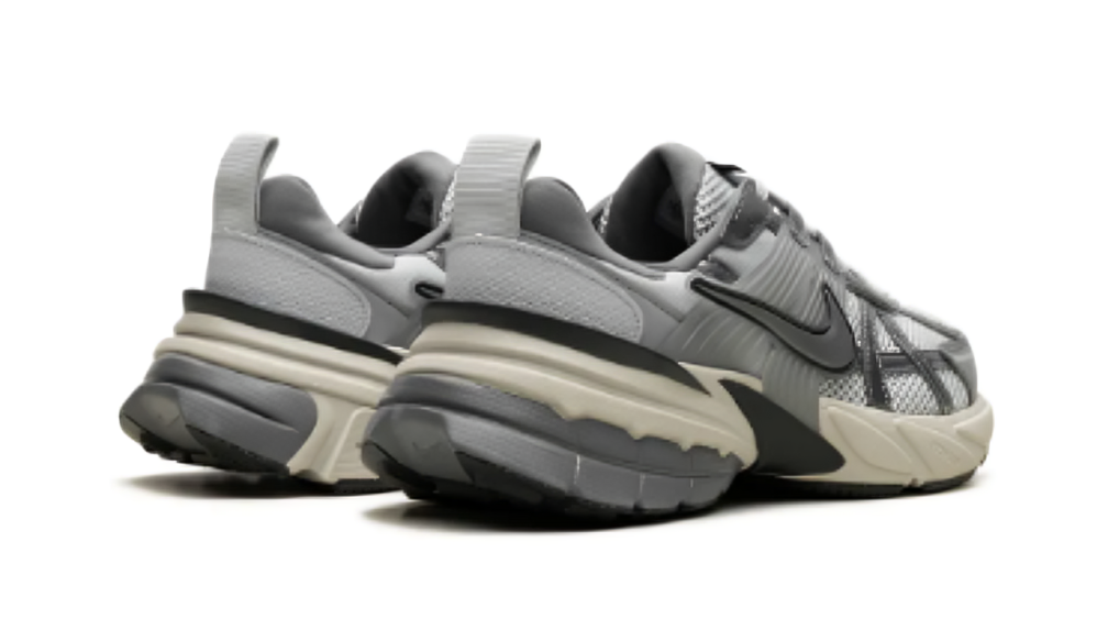 Nike V2K Run "Platino Puro/Gris Lobo"