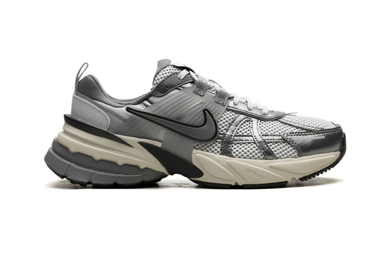 Nike  V2K Run "Platino Puro/Gris Lobo"